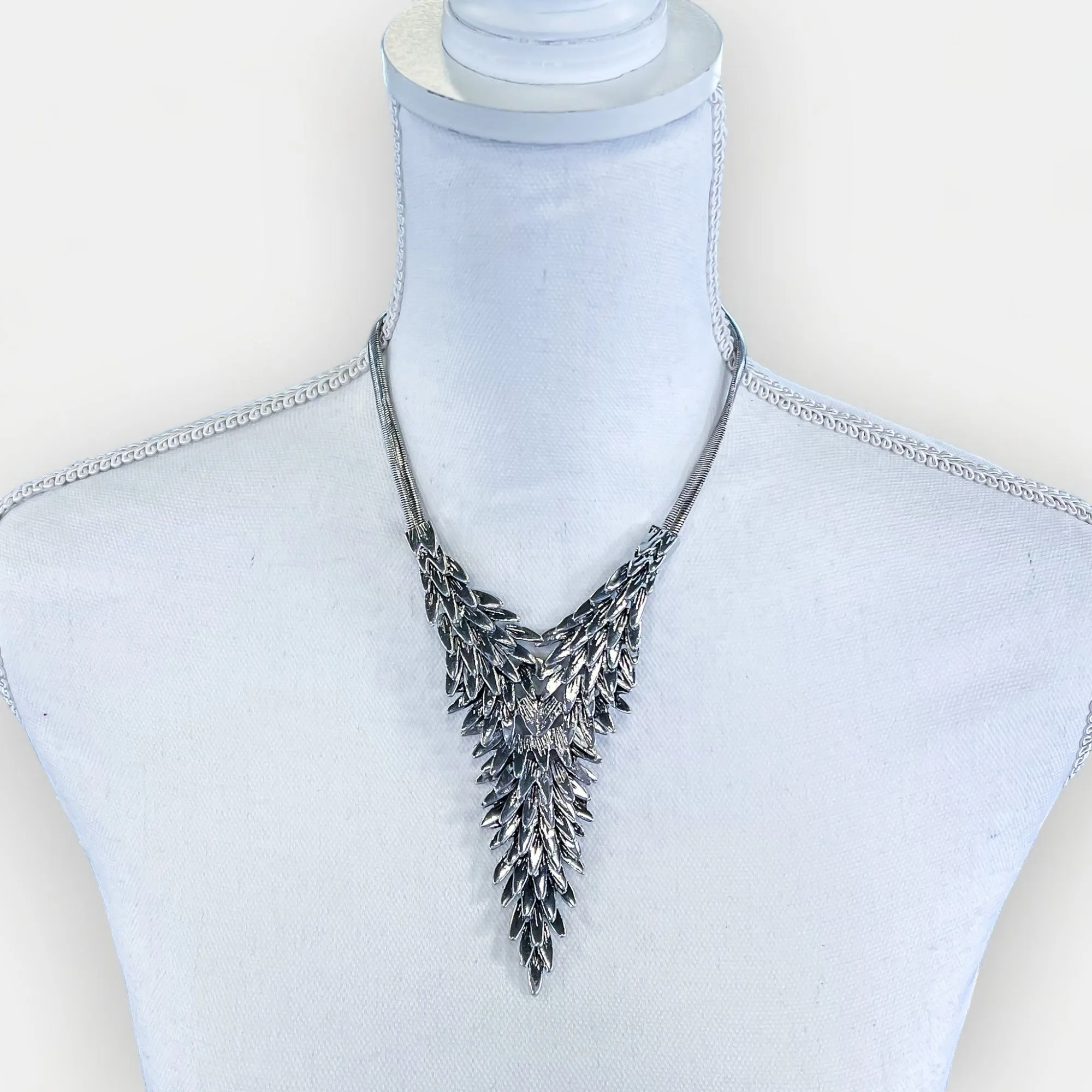 Silver Feather Metal V Necklace Set