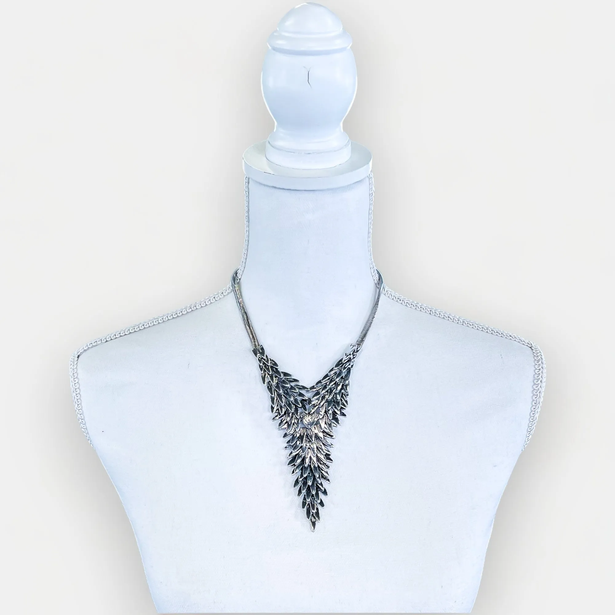 Silver Feather Metal V Necklace Set