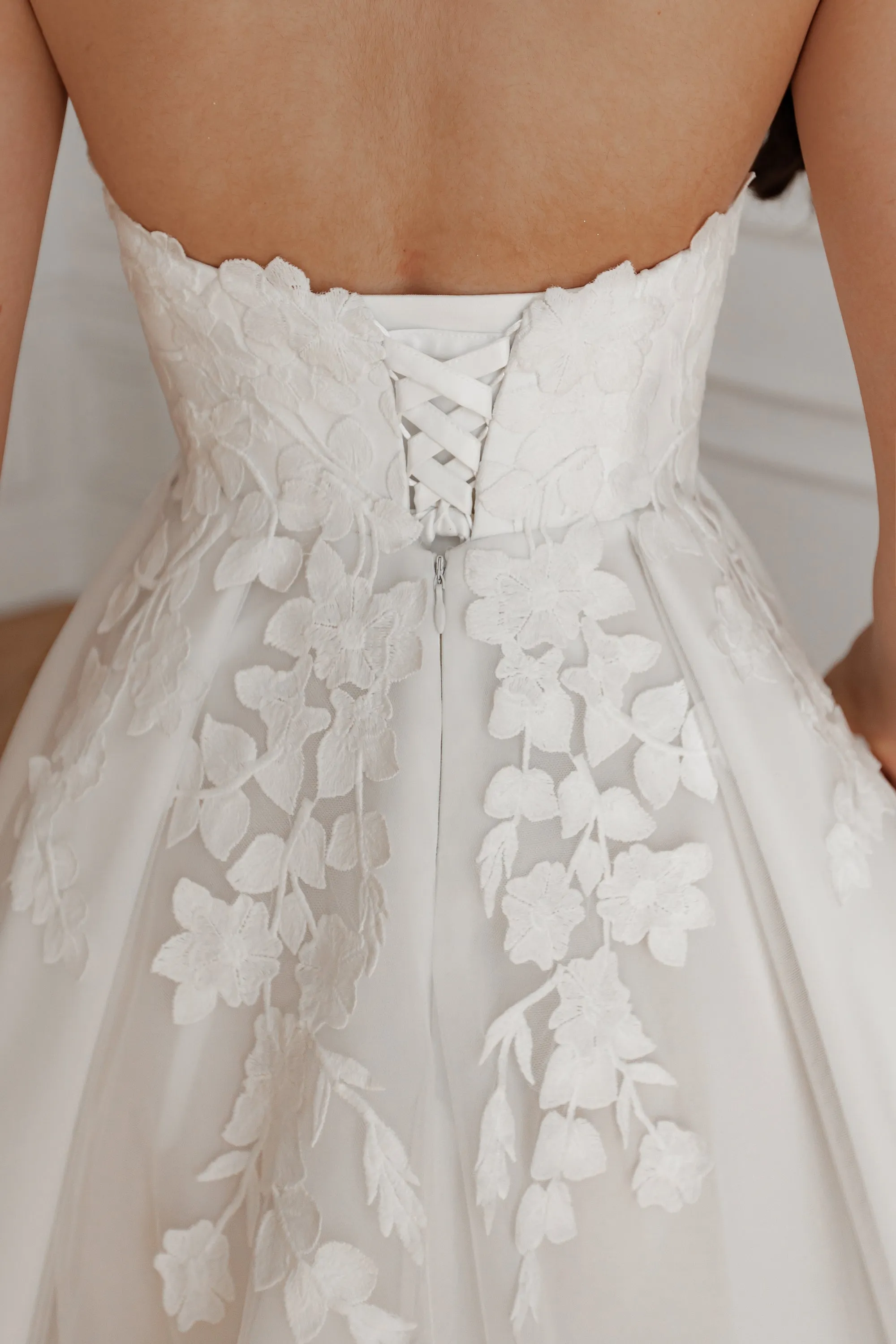 Wedding Dress Lillian with Detachable Train