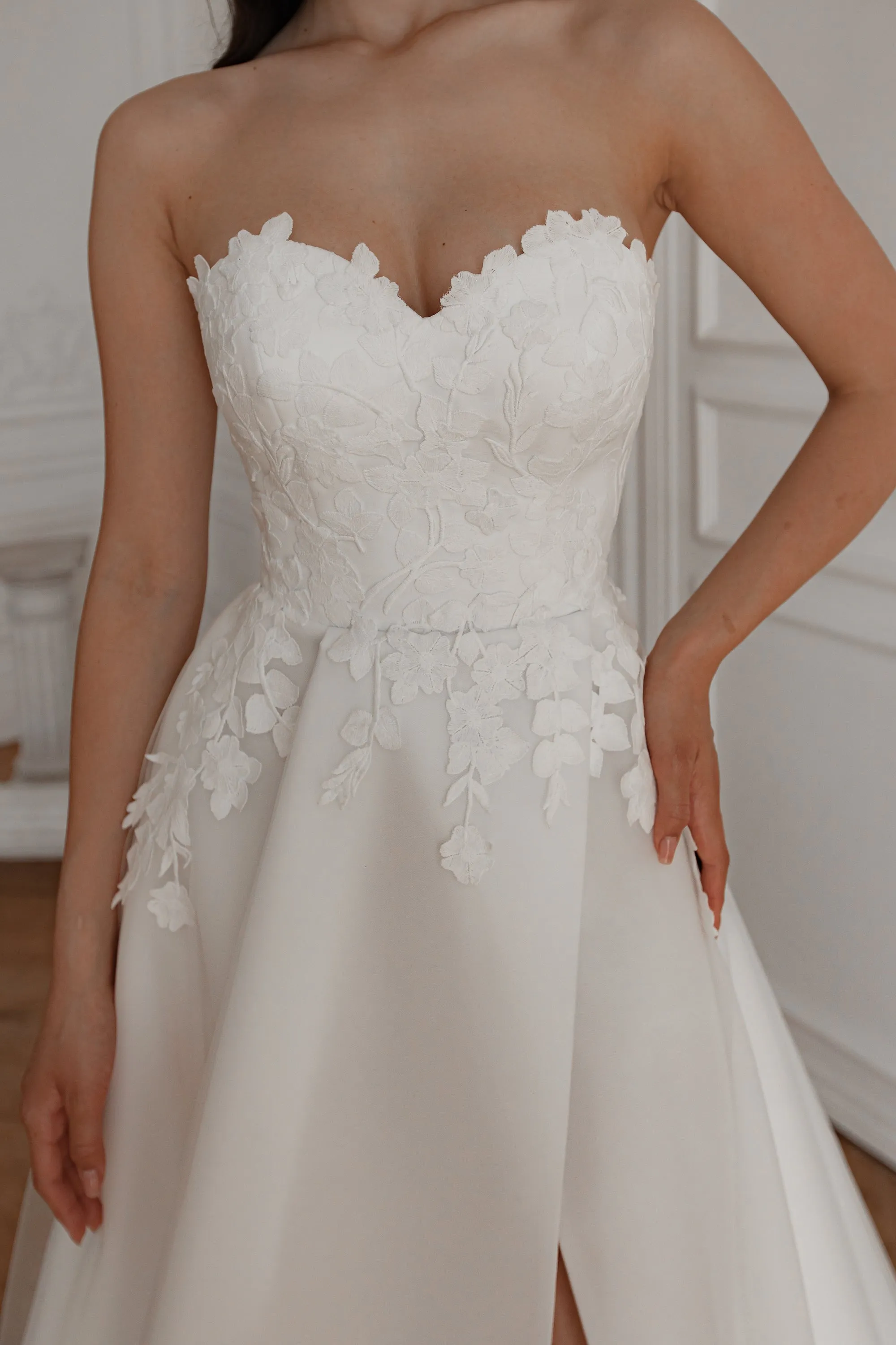 Wedding Dress Lillian with Detachable Train